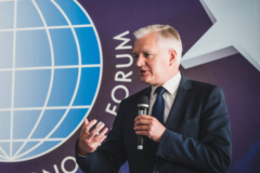 Jarosław Gowin przeciwny uprzywilejowaniu farmaceutów