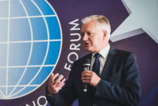 Jarosław Gowin przeciwny uprzywilejowaniu farmaceutów