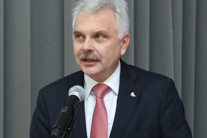 Waldemar Kraska: Dyskusja na temat "apteki dla aptekarza" w PiS jeszcze trwa.