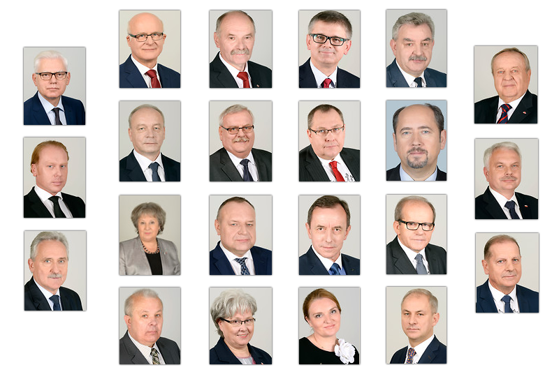 Ci senatorowie zajmą się 19 kwietnia ustawą znaną jako 'apteka dla aptekarza'.