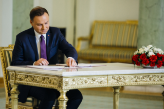 Prezydent podpisał ważną dla farmaceutów i techników farmaceutycznych ustawę