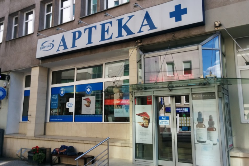 wejście do apteki