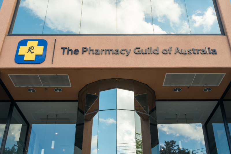 Rząd australijskiego stanu Wiktoria podjął decyzję, by znieść dotychczas obowiązujące obostrzenia i pozwolić farmaceutom na szczepienie młodszych osób(fot. Shutterstock).