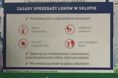 Nie umieszczaj leków na półce z alkoholem