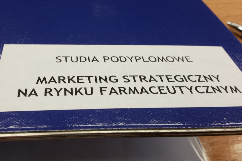 Przyznam, że długo zastanawiałem się nad rozpoczęciem studiów podyplomowych. Główną przeszkodą była obawa o brak czasu. (fot. mgr.farm)
