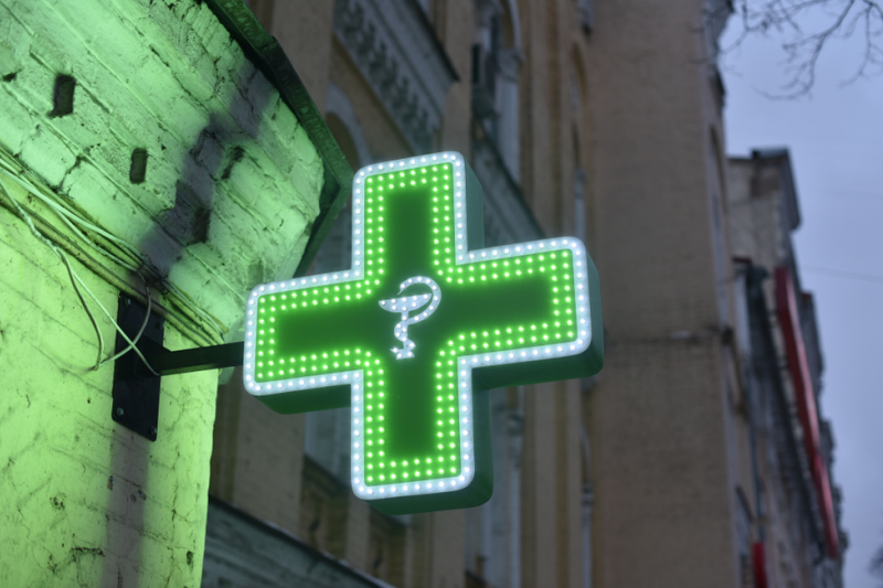 Czy WIF może cofnąć zezwolenie na prowadzenie aptek, za odmowę pełnienia dyżurów? (fot. Shutterstock)