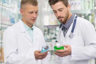 Wielka Brytania: farmaceuci będą mogli dokształcić się na lekarzy?
