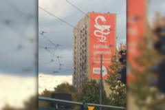 Ogromna kara za ogromną reklamę apteki na kilkunastopiętrowym bloku