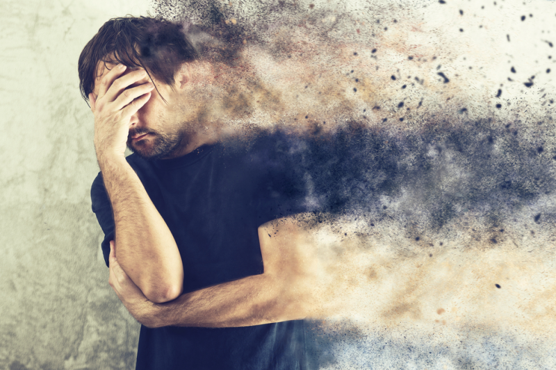 Spożycie alkoholu zaburza nie tylko równowagę wodno-elektrolitową i hormonalną, lecz ma także wpływ na stężenie cukru we krwi (fot. Shutterstock)