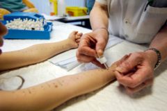 Wzrasta liczba reakcji alergicznych na antybiotyki u dzieci