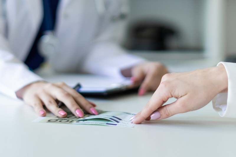 Przeciwko farmaceucie toczy się również niezależnie postępowanie karne wszczęte przez prokuraturę (fot. Shutterstock)