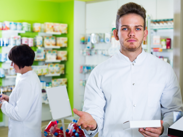 Komunikat NIA wywołał poruszenie wśród farmaceutów, którzy krytycznie skomentowali go m.in. na Twitterze. (fot. Shutterstock)
