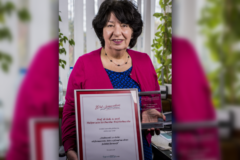 Prof. Małgorzata Kozłowska-Wojciechowska odebrała nagrodę od farmaceutów…