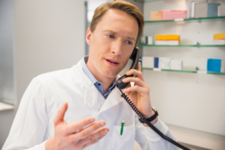 Fałszerz podszywa się pod lekarza gdy farmaceuta dzwoni na numer z recepty