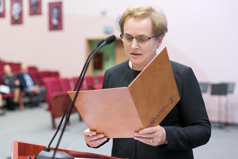 Prodziekan Wydziału Farmaceutycznego Uniwersytetu Medycznego im. Karola Marcinkowskiego w Poznaniu, prof Anna Jelińska (fot. Michał Teperek, Dział Fotomedyczny WUM)
