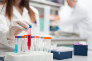 Jak koronawirus wpłynie na rozwój branży farmaceutycznej i biotechnologicznej?