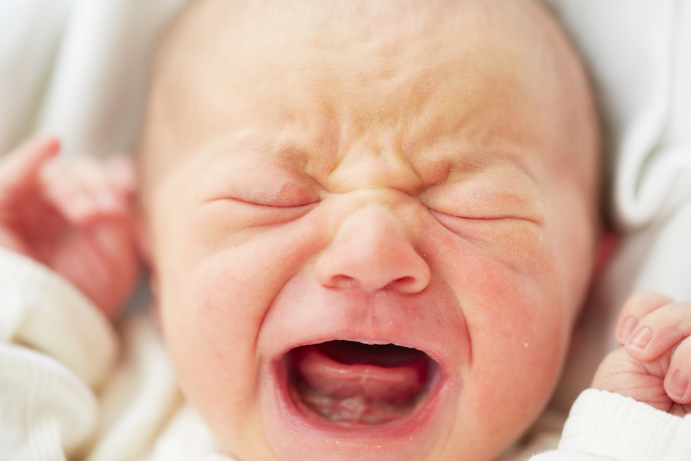 Kolki, ząbkowanie i skaza białkowa - trzy dolegliwości niemowląt, które najbardziej rozbudzają wyobraźnię rodziców... (fot. Shutterstock)