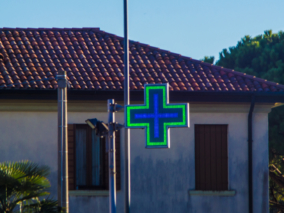 Mniejsza liczba aptek receptą na patologie?