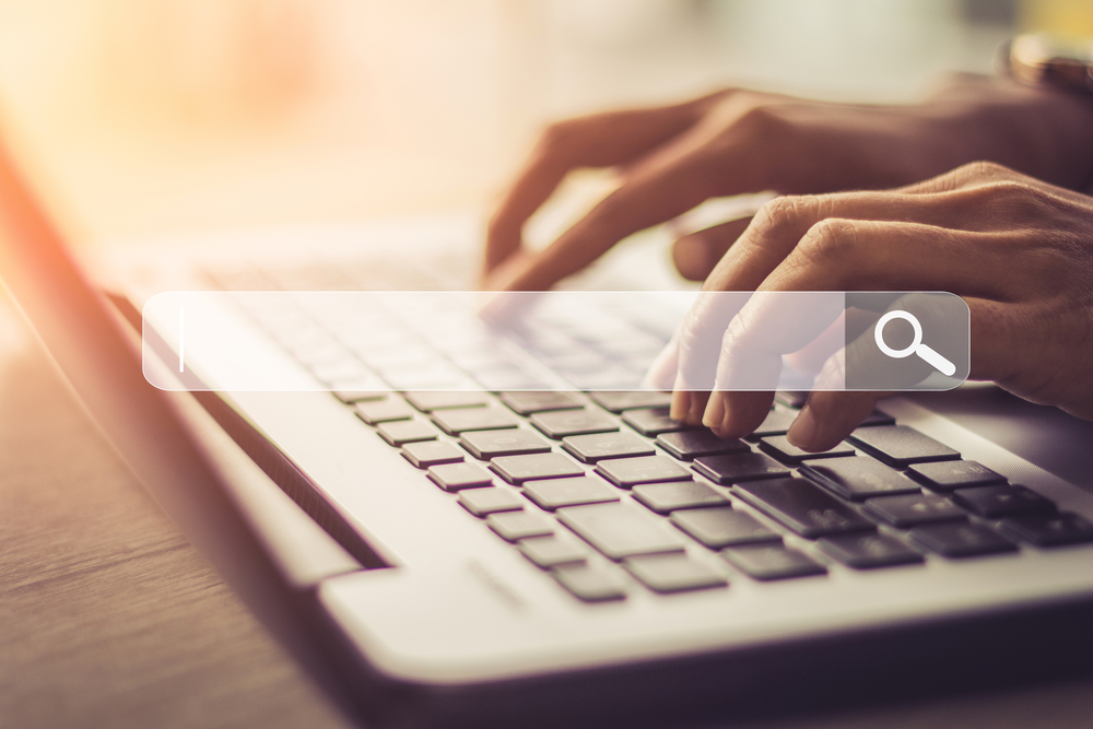 Czy wpisując w wyszukiwarkę frazę „apteka” jesteśmy pewni, że wyświetlone wyniki przedstawiają właśnie to czego szukamy? (fot. Shutterstock)