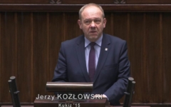 W Kaliszu, przedsiębiorca mający sieć aptek, leki wywoził pociągami…
