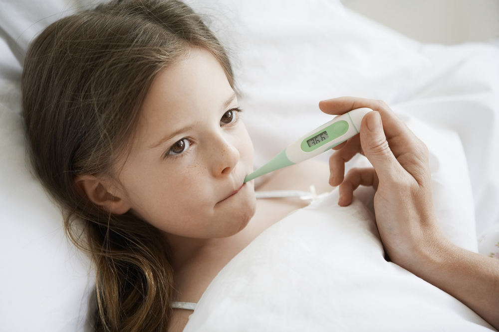 Ubezpieczyciel oferuje w ramach pakietu dostawę leków do domu chorego dziecka (fot. Shutterstock)