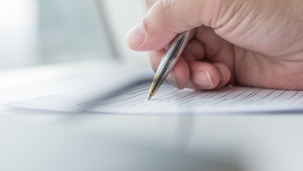 Aby otrzymać pozwolenie, potrzebne są wniosek, pełnomocnictwo i dowód wpłaty (fot. Shutterstock).