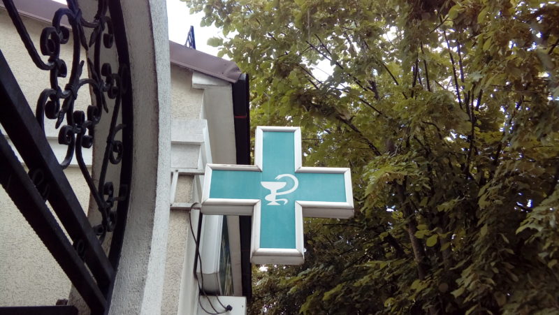 Śląska Izba Aptekarska przywołała decyzję Głównego Inspektora Farmaceutycznego w sprawie decyzji o wydaniu zezwolenia na prowadzenie apteki na „dziurę w ziemi” (fot. MGR.FARM).