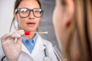 Włochy: rośnie zainteresowanie testami na obecność koronawirusa w lokalnych aptekach