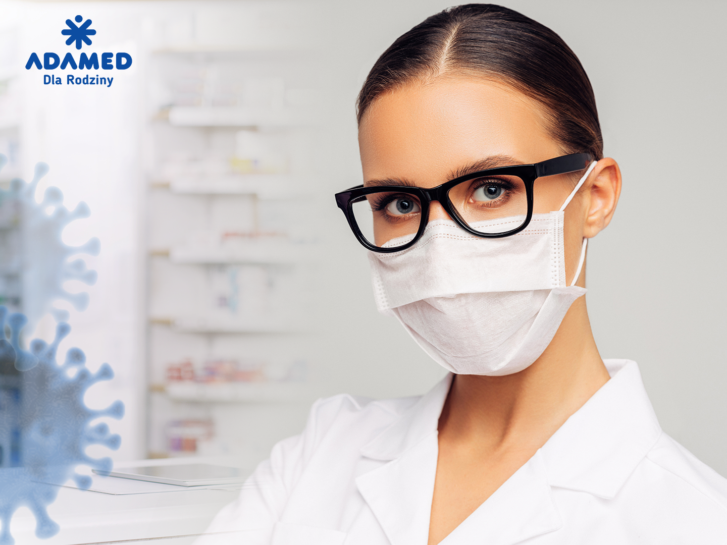 Farmaceuci oraz technicy farmaceutyczni powinni być wyposażeni w maseczki ochronne, przyłbice i rękawiczki (fot. Adamed).