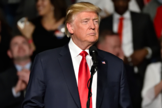 USA: Donald Trump podpisuje zarządzenie, które obniży ceny leków na receptę