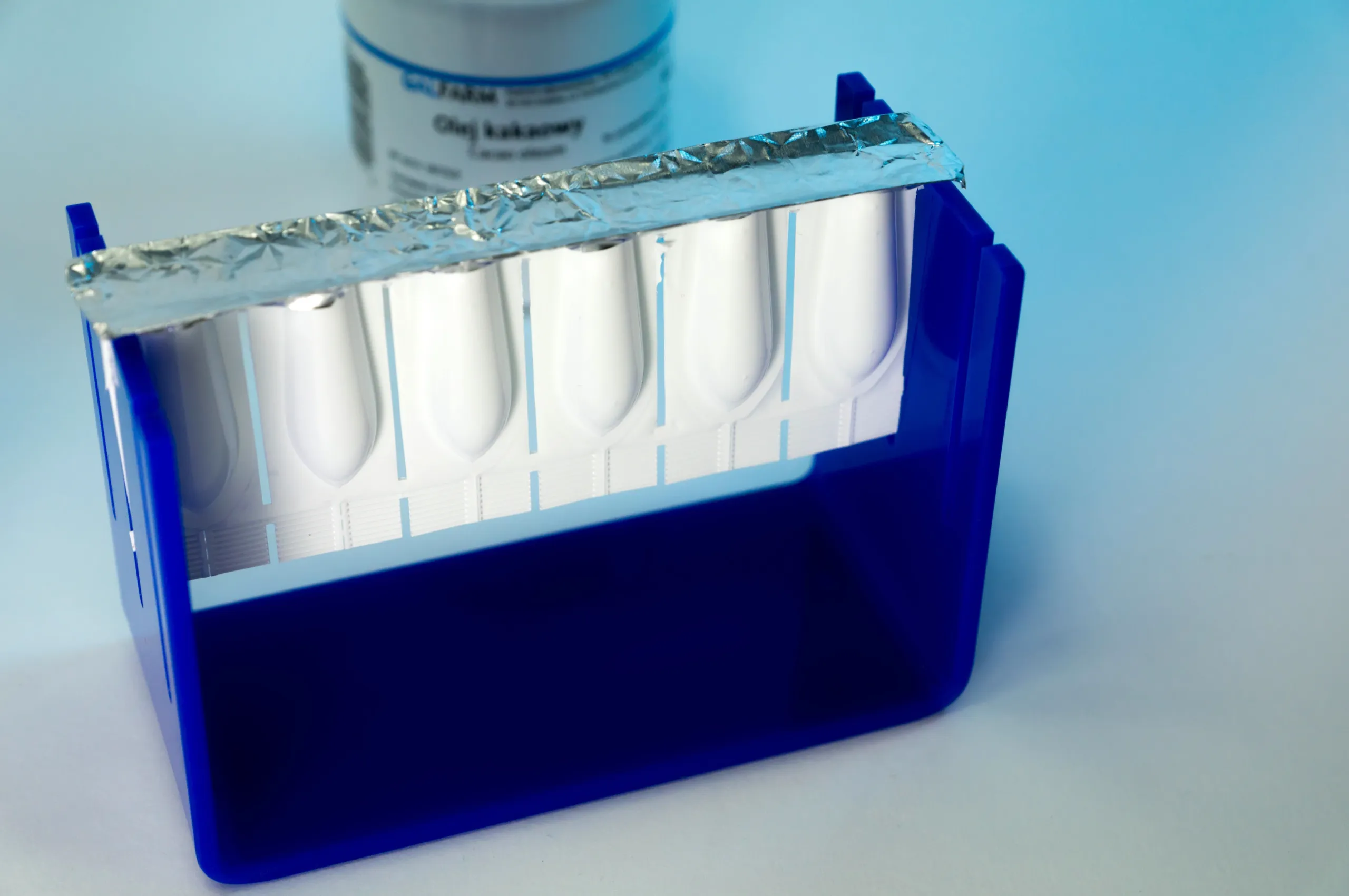 Z powodu pandemii studenci 3. roku farmacji nie wykonywali podczas zajęć m.in. czopków (fot. MGR.FARM)