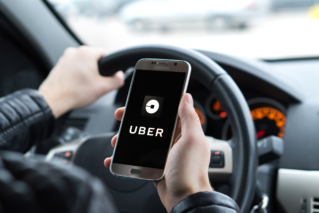 USA: Uber zaoferuje bezpłatne kursy do punktów szczepień Walgreens osobom uboższym