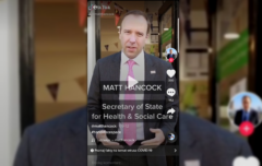 Matt Hancock kręci materiał wideo na TikToka w londyńskiej aptece