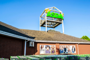 Asda pierwszym supermarketem w Wielkiej Brytanii, który w swojej aptece zaoferował szczepienia przeciw COVID-19