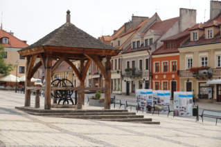 Sandomierz: co stanie się z wyjątkowymi meblami z zamykającej się właśnie apteki