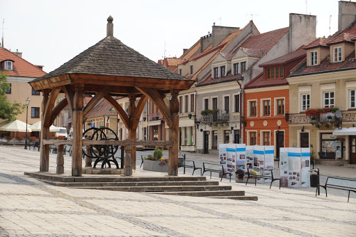 Prawdziwe emocje wzbudza natomiast ciągle zagadnienie zabytkowych mebli, jakie pozostają w placówce(fot. Shutterstock).