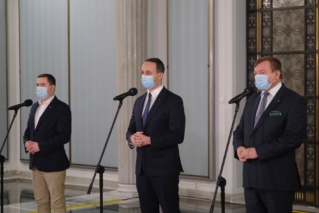 PSL złoży projekt ustawy umożliwiającej szczepienie w aptekach