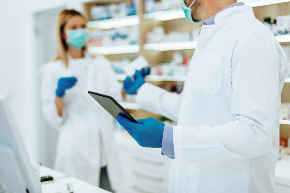 W dodatku zostały usprawnione procedury na wypadek zarażenia się Covid-19 zarówno personelu aptecznego, jak i pracowników centrali (fot. Shutterstock).