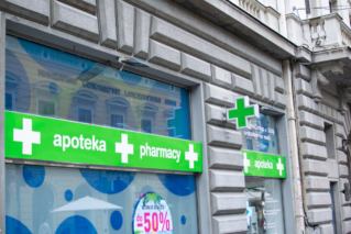 Serbia blokuje dalszą ekspansję sieci aptek Dr.Max?