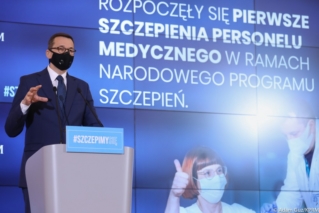 Kolejne 300 tys. szczepionek przeciw COVID-19 dotarło do Polski