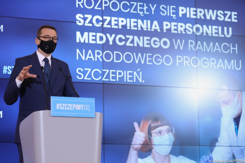 Do końca stycznia do Polski powinno trafić w sumie 1,5 miliona dawek szczepionki (fot. KPRM)