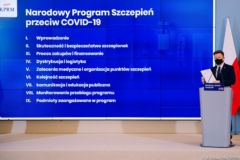 Farmaceuci będą mogli zaszczepić się przeciw COVID-19 w początkowym etapie