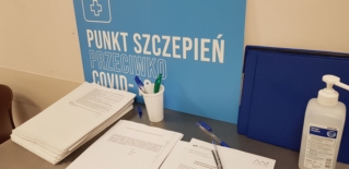 Szczepionki przeciw COVID-19 są już w aptekach, ale system nie jest gotowy