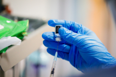 Wiemy ilu farmaceutów zaszczepiło się już przeciw COVID-19