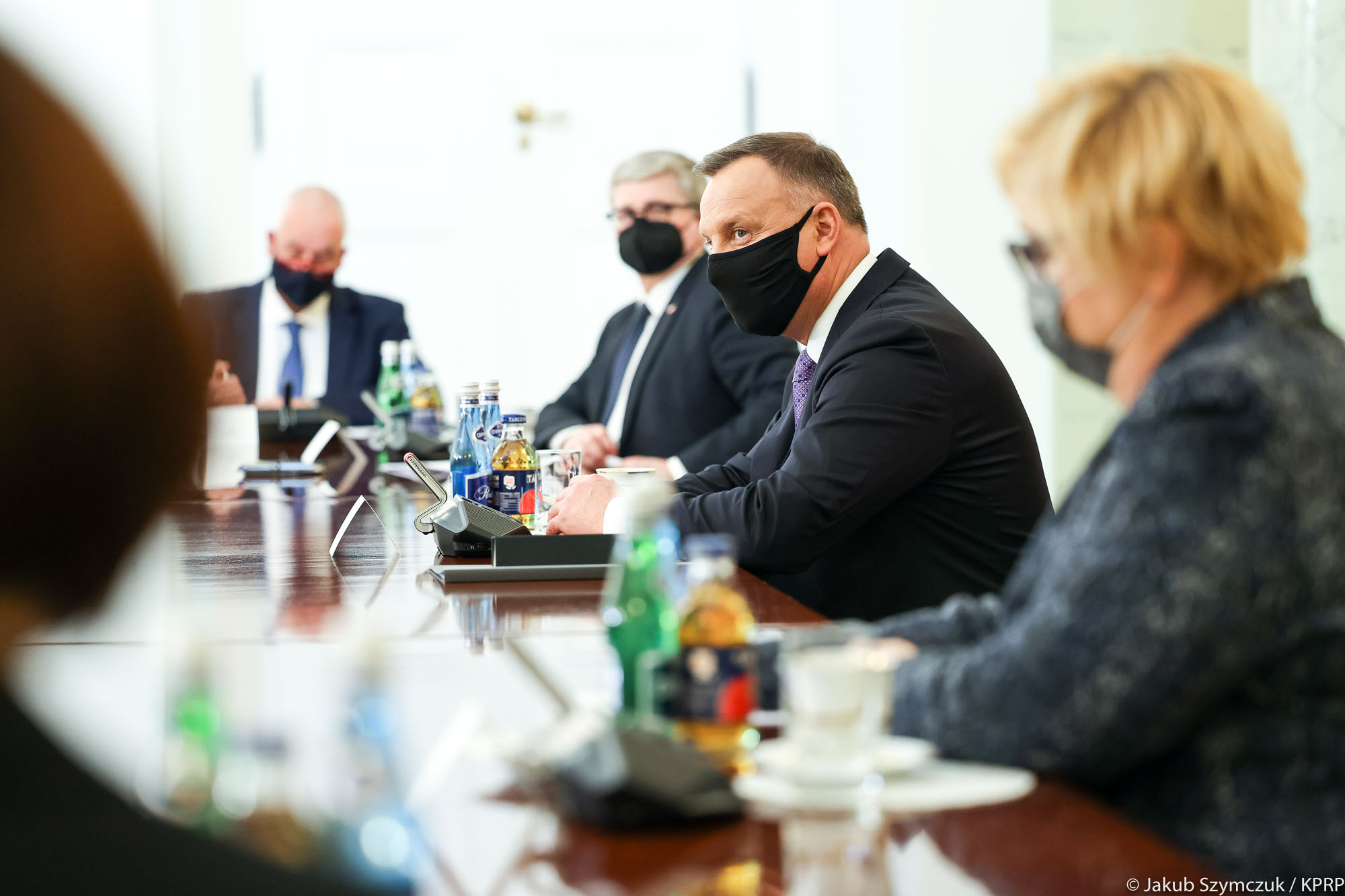 23 lutego, przedstawiciele największych samorządów zawodowych zawodów medycznych, a więc samorządu lekarskiego, samorządu pielęgniarek i położnych, samorządu aptekarskiego, samorządu diagnostów laboratoryjnych oraz samorządu fizjoterapeutów, opublikowali dokument, w którym zwracają się do Prezydenta (fot. Jakub Szymczuk, KPRP).