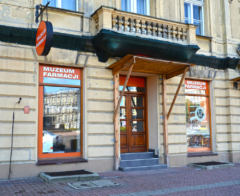 Zabytkowe znaleziska z parku w Łodzi trafią do Muzeum Farmacji