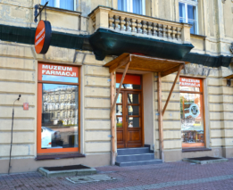 Zabytkowe znaleziska z parku w Łodzi trafią do Muzeum Farmacji