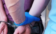 Właściciel apteki pomógł schwytać złodzieja, który ukradł puszki z pieniędzmi