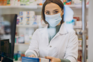Farmaceuta sam w aptece – czy staż pracy ma znaczenie?