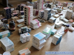 VIDEO: Nielegalnie sprzedawali leki narkotyczne i sterydy anaboliczne